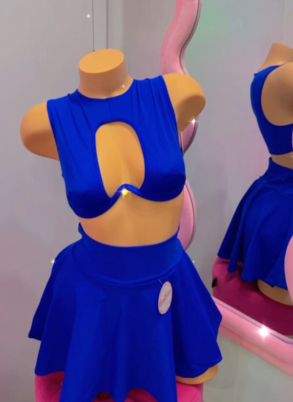 Falda azul rey