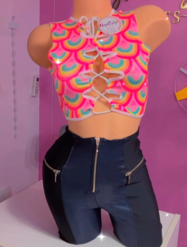 Top blanco con fucsia